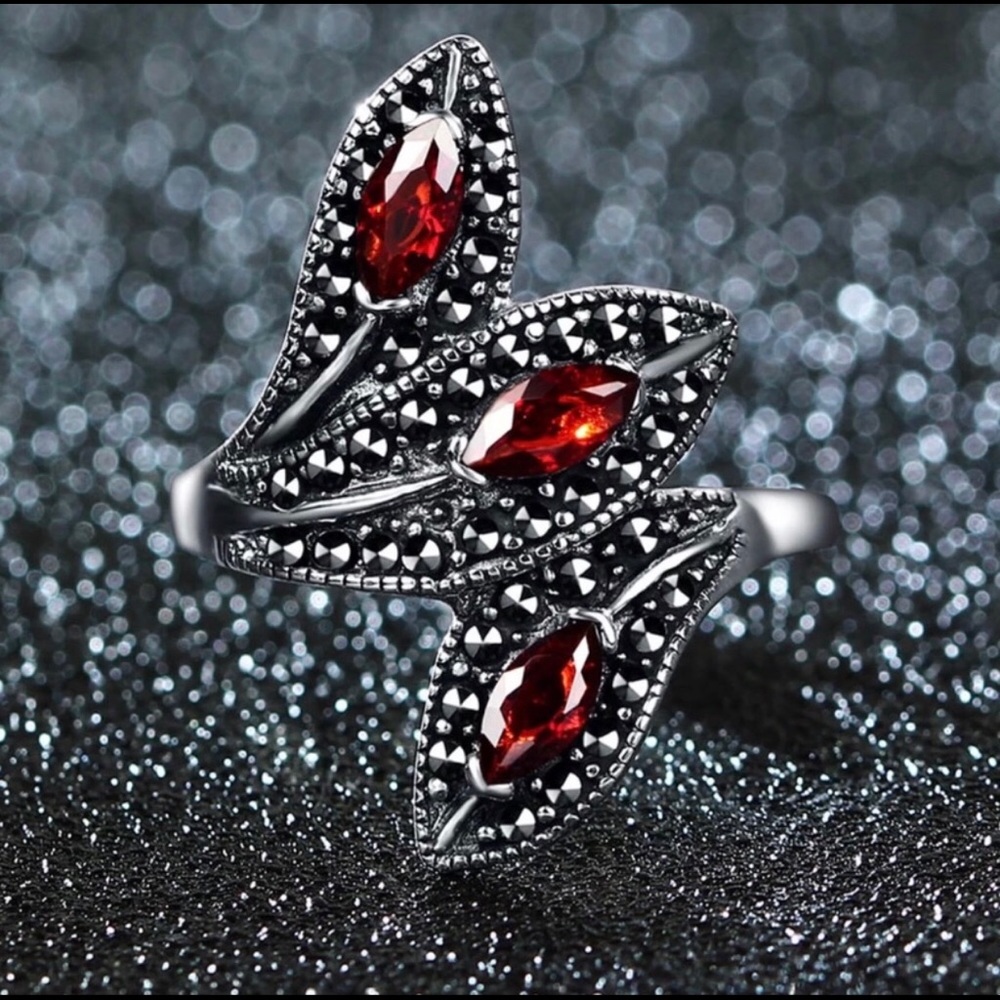 Ring - Picture 2 of 4